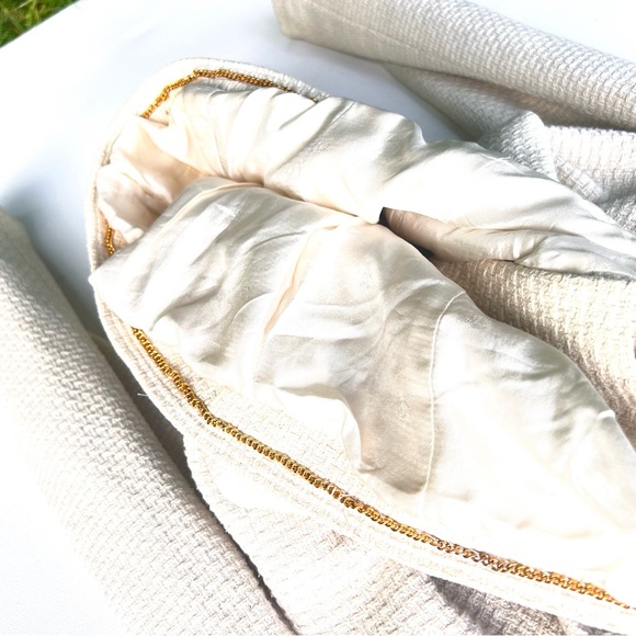 Vintage 90's CHANEL vanilla knit blazer jacket 17 logo buttons double br… - Picture 5 of 13